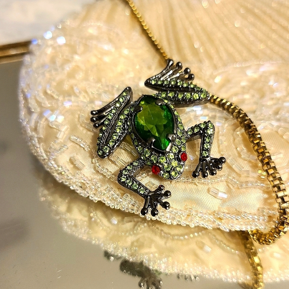NWOT Green & Red Rhinestone Frog Pin Brooch